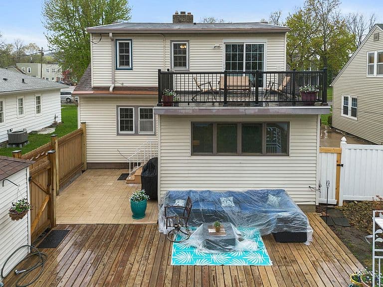 Listing photo 2