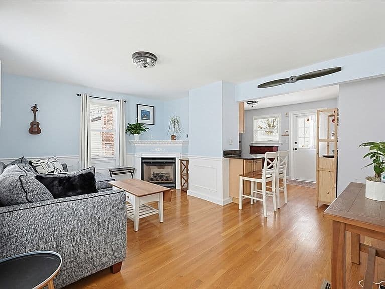 Listing photo 3