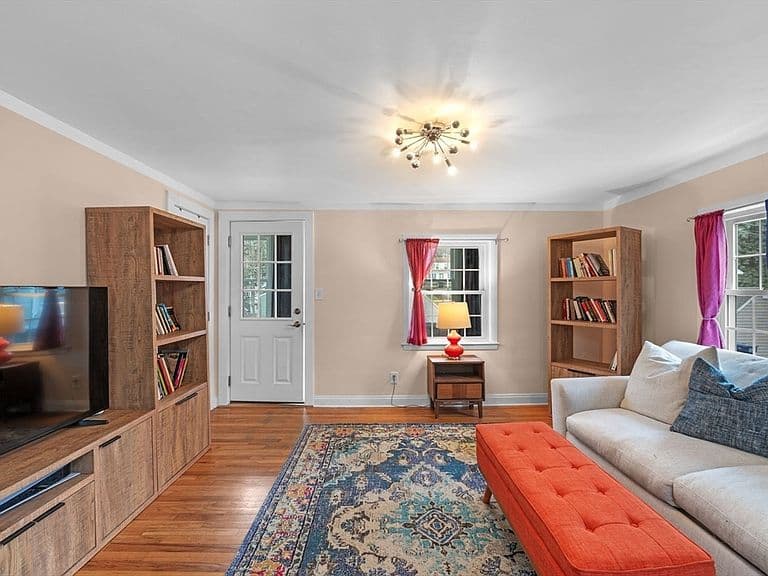 Listing photo 2