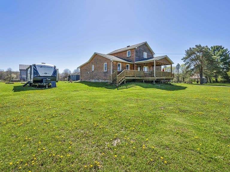 Listing photo 3