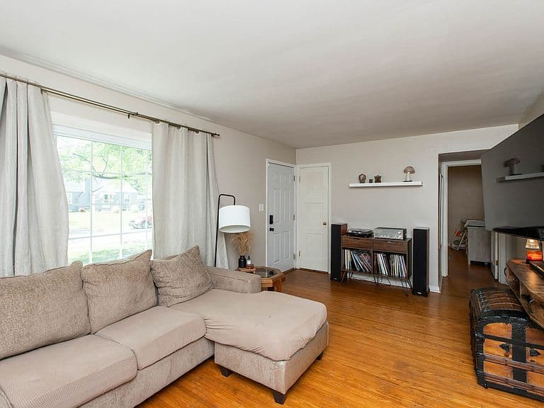 Listing photo 4