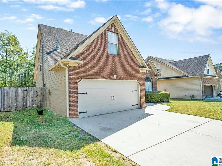 Listing photo 4