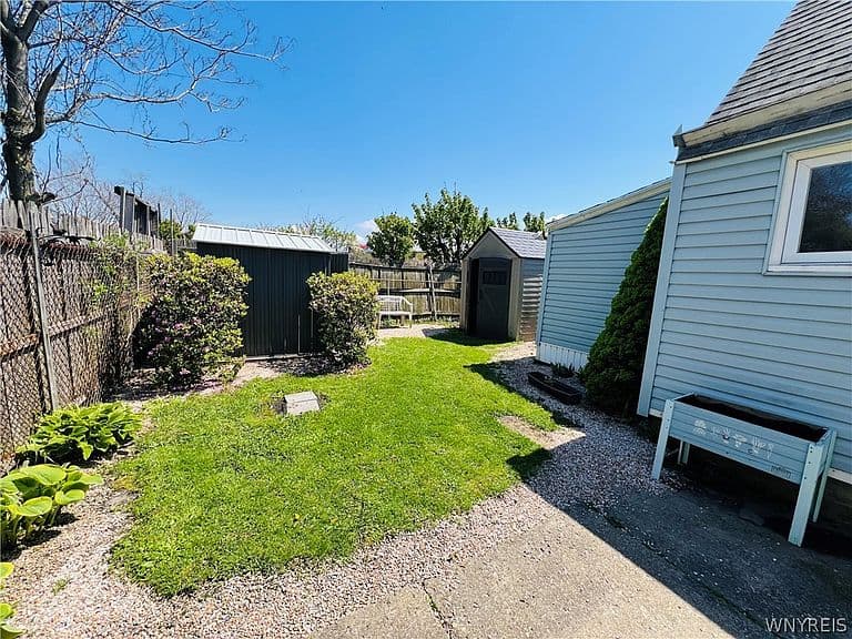 Listing photo 5