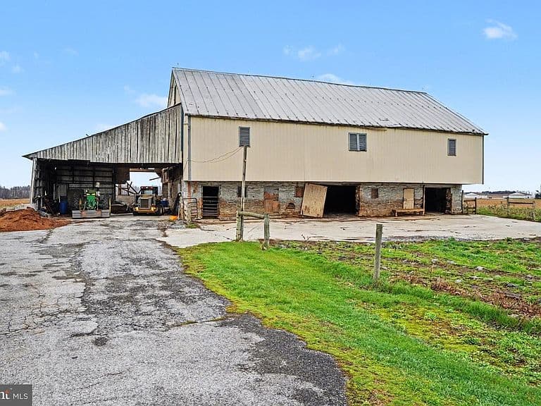 Listing photo 5