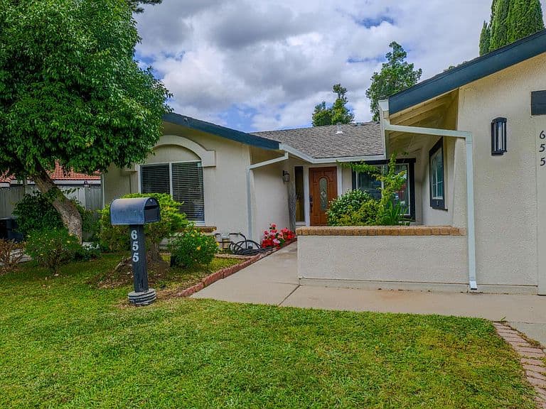 Listing photo 2