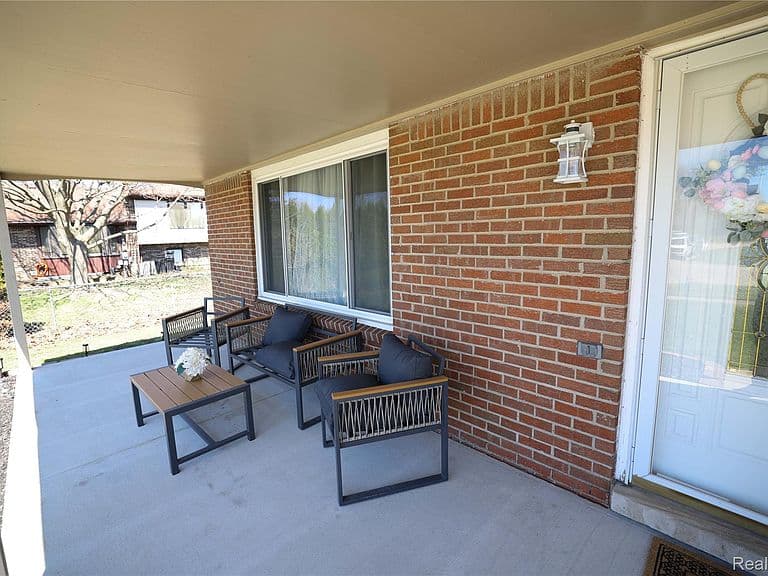 Listing photo 5