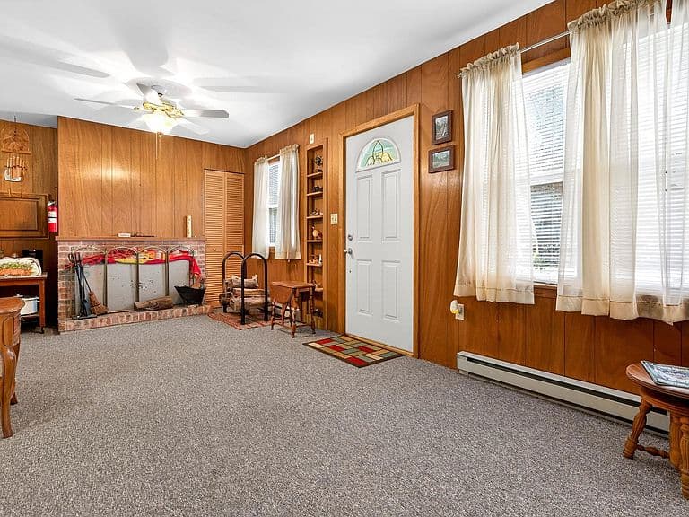 Listing photo 4