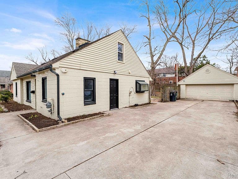 Listing photo 4
