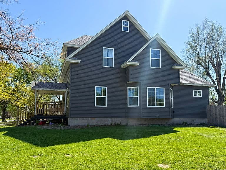 Listing photo 2