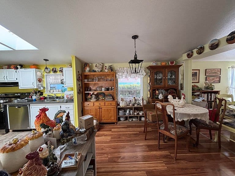 Listing photo 5
