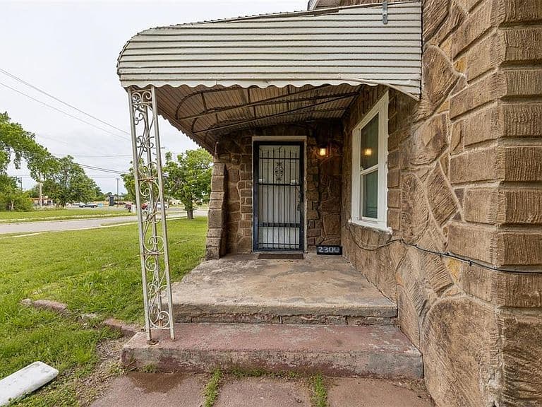 Listing photo 5