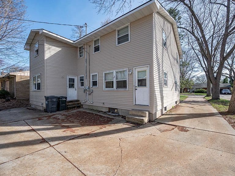 Listing photo 4