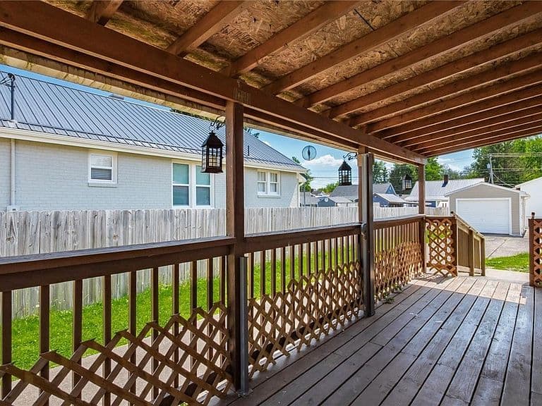 Listing photo 2