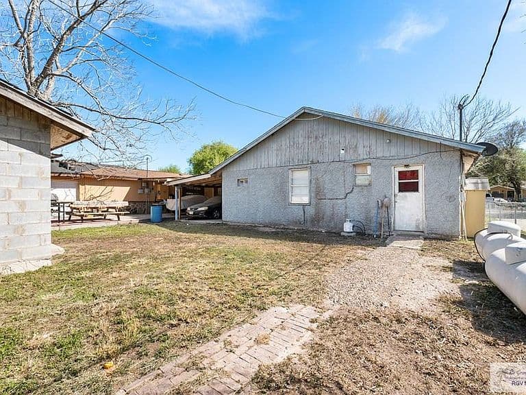 Listing photo 4