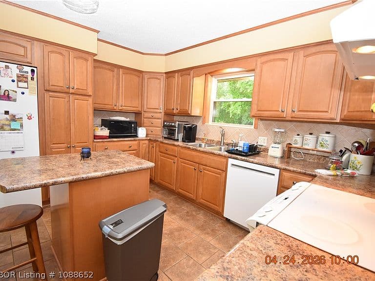 Listing photo 4