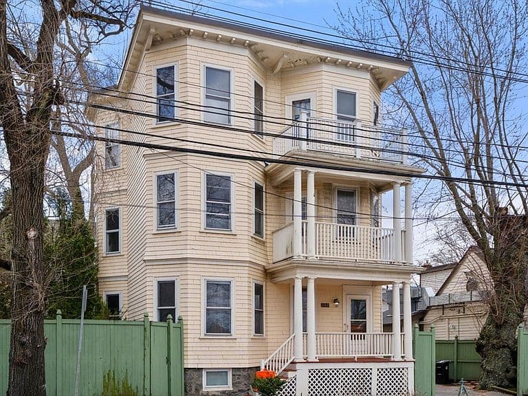 Listing photo 2
