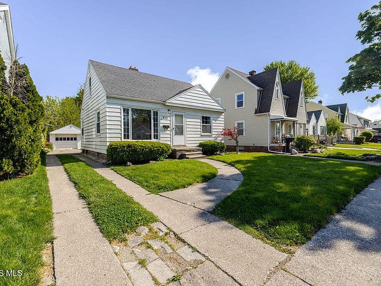 Listing photo 3