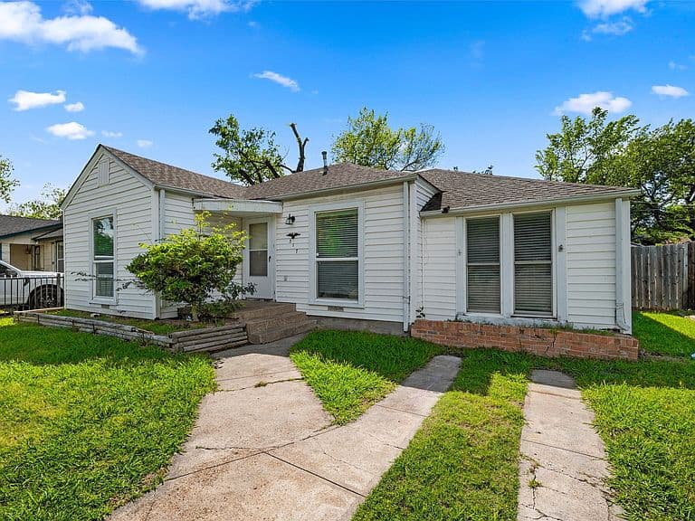 Listing photo 3