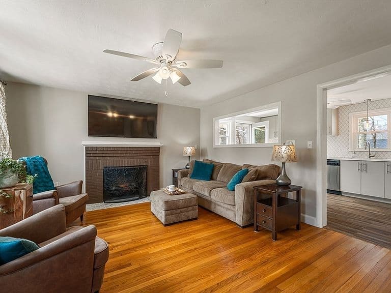 Listing photo 4