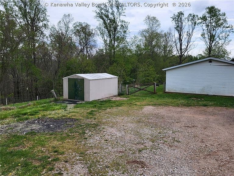 Listing photo 4
