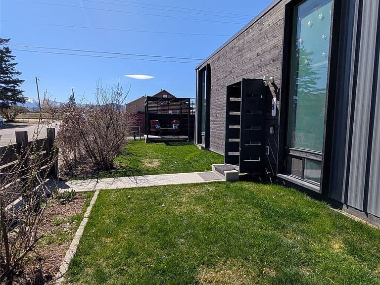 Listing photo 5