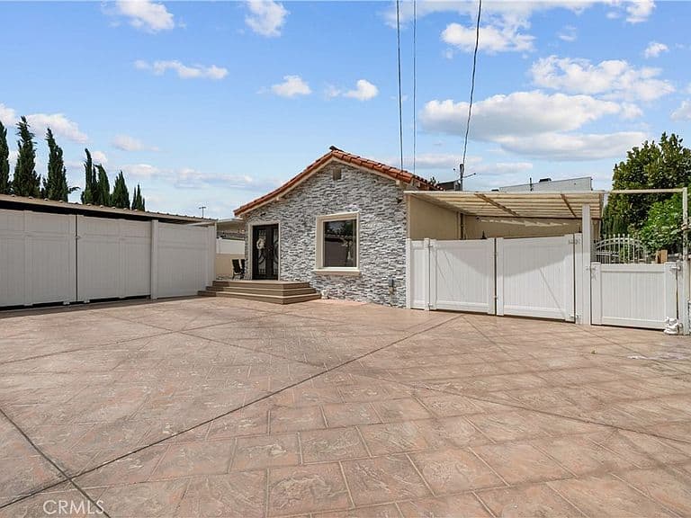 Listing photo 5