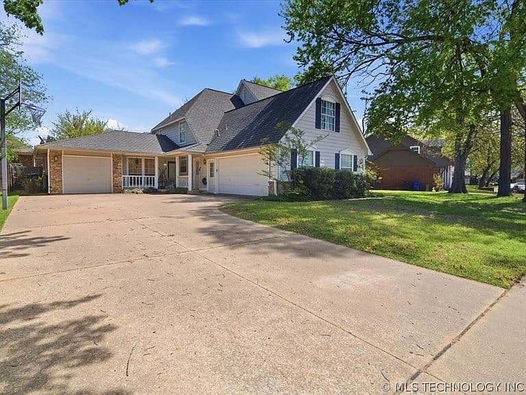 Listing photo 3