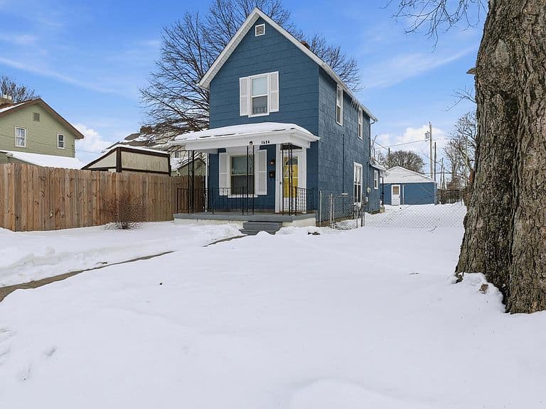 Listing photo 2