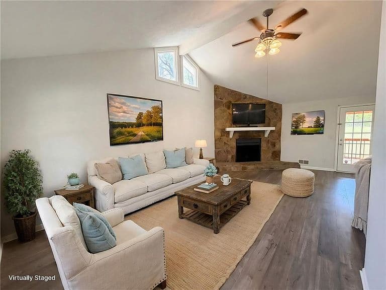 Listing photo 2