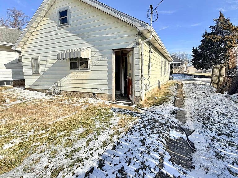 Listing photo 3
