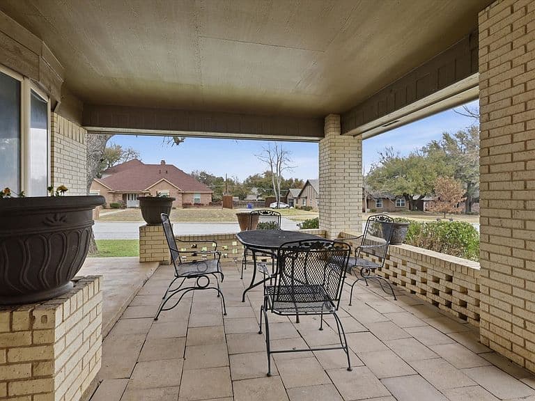 Listing photo 3