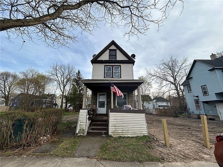 Listing photo 2