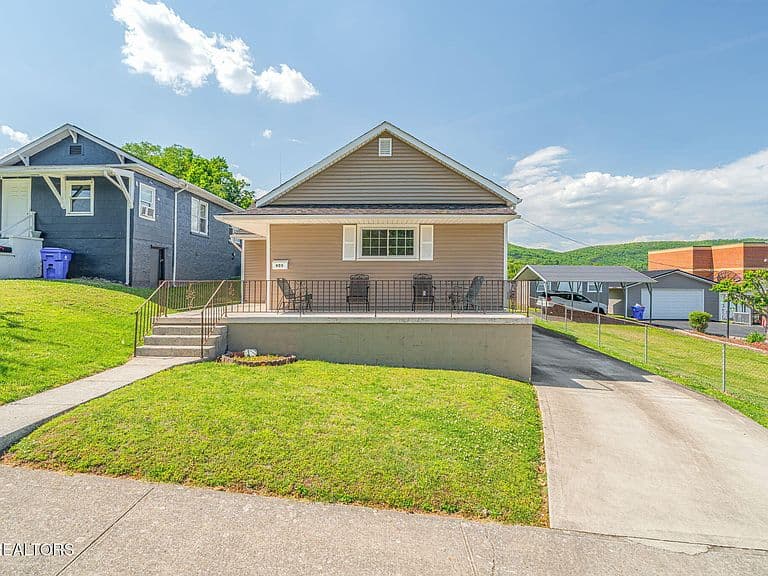 Listing photo 2
