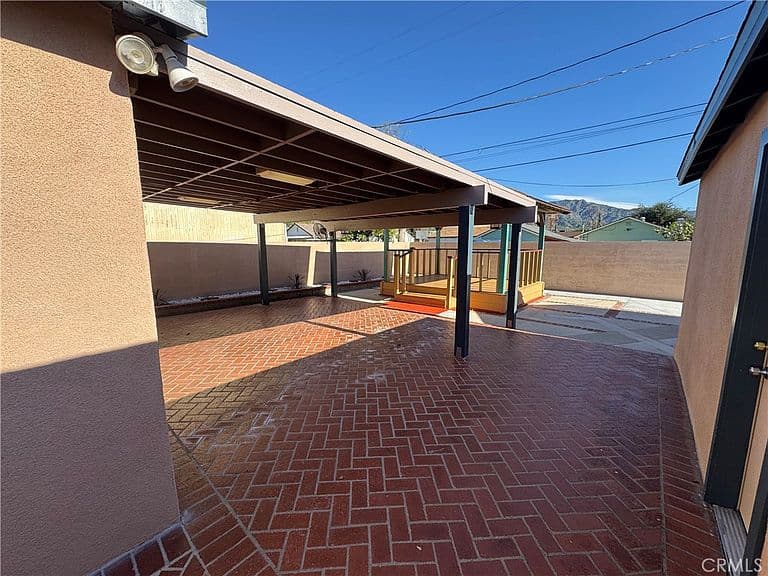 Listing photo 3