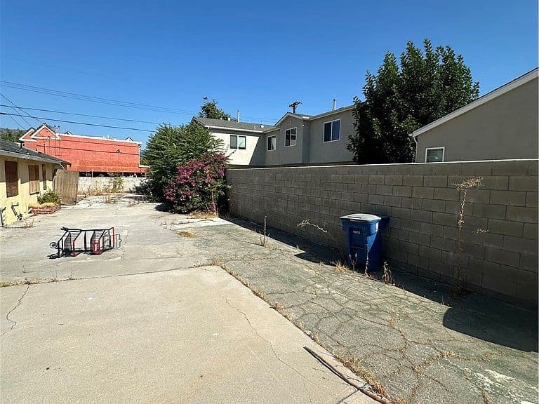 Listing photo 4