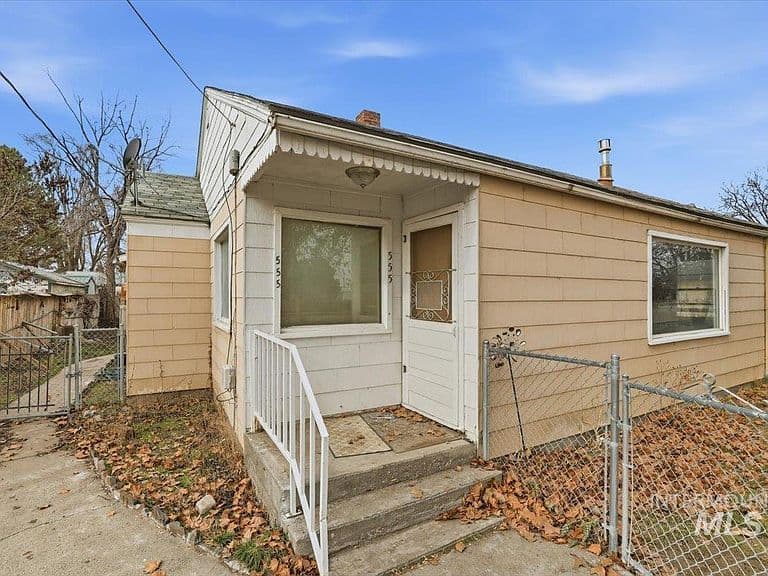 Listing photo 3
