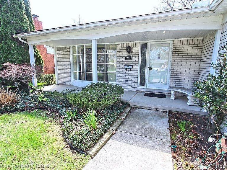 Listing photo 4