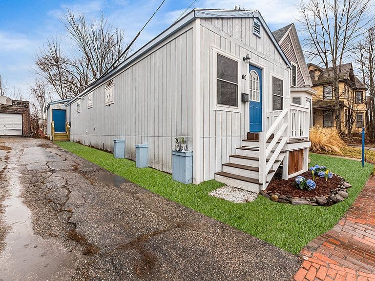 Listing photo 2