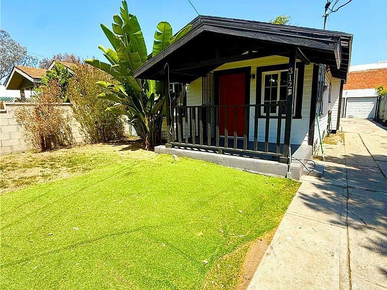 Listing photo 2