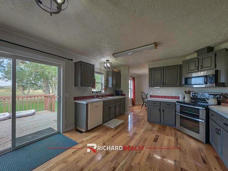 Listing photo 5
