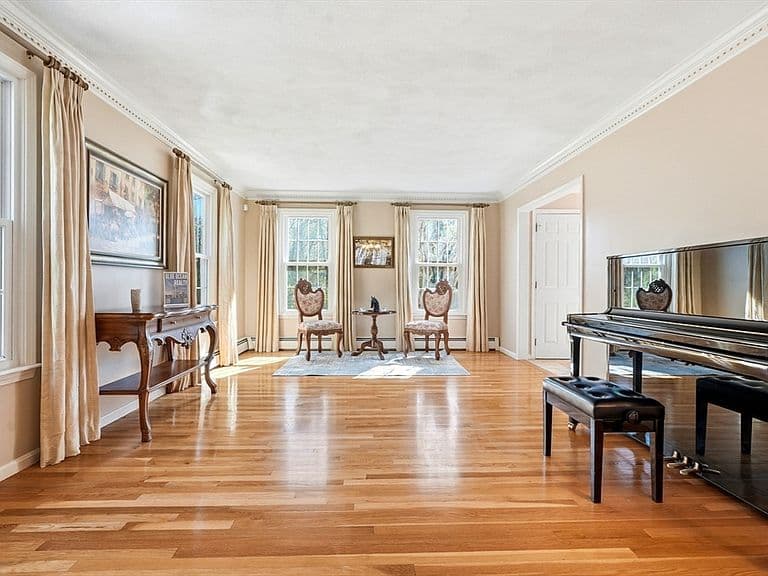 Listing photo 5