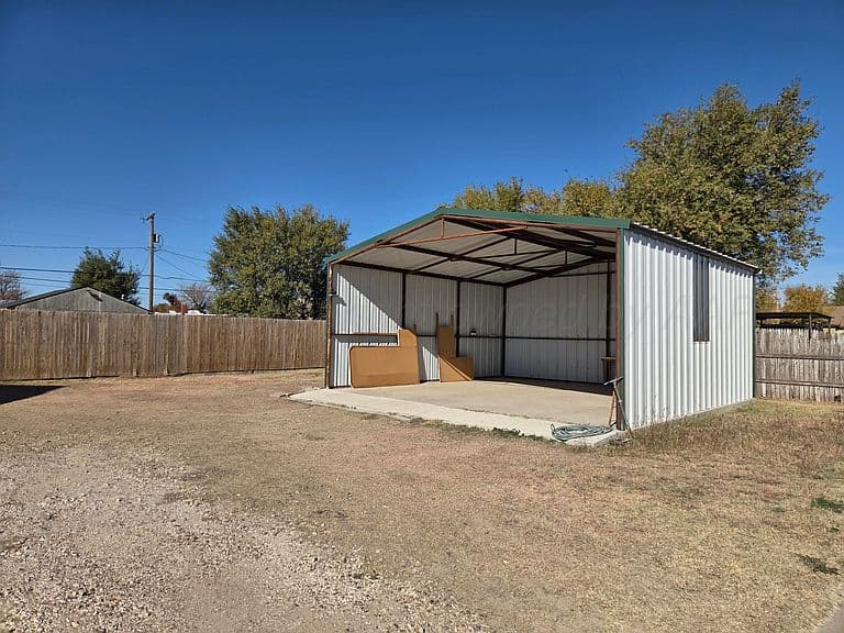 Listing photo 3
