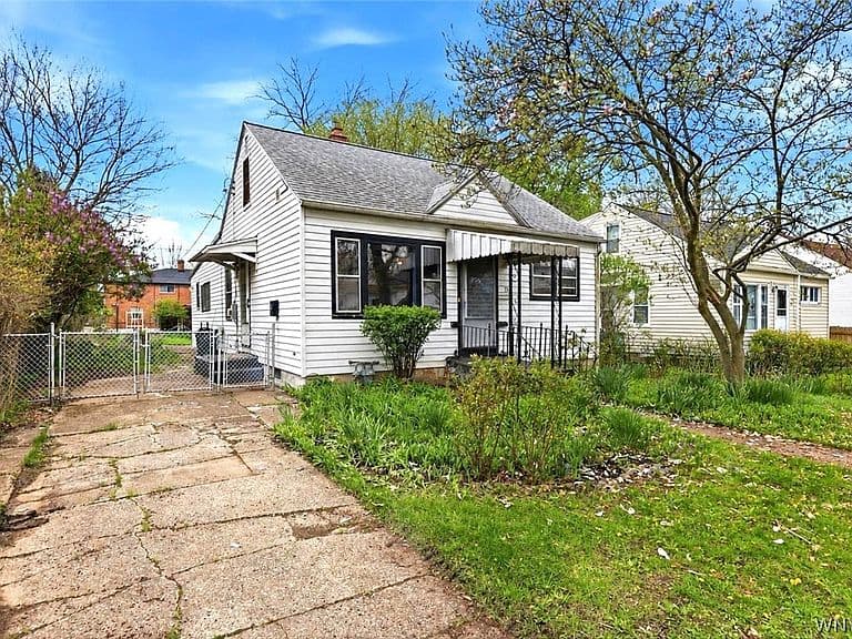 Listing photo 2