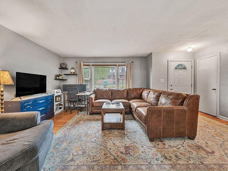 Listing photo 5