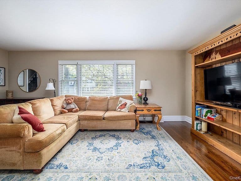 Listing photo 5