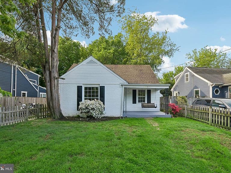 Listing photo 3