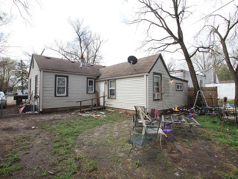 Listing photo 2
