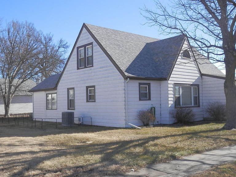 Listing photo 2