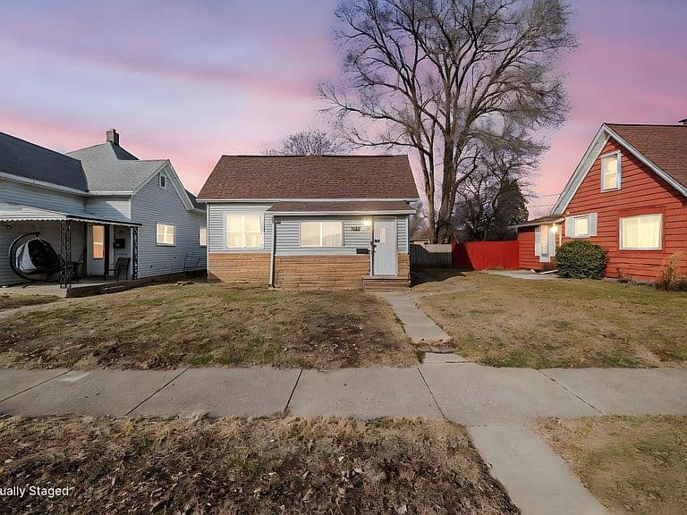 Listing photo 2