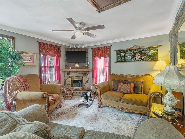 Listing photo 4